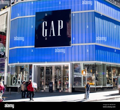 gap clothing stores.